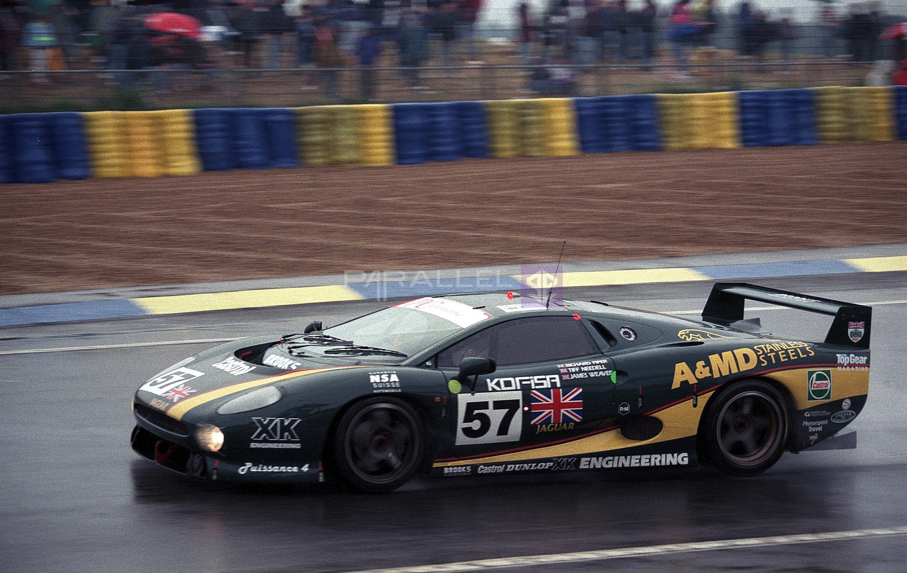 Jaguar_XJ220_-57_-_Richard_piper_Tiff_Needell__James_Weaver_at_Le_Mans_1995_49627446457
