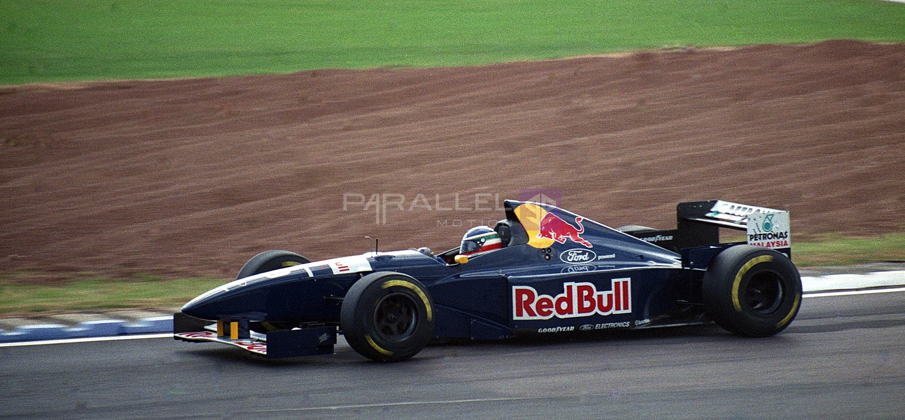 Jean-Christophe_Boullion_-_Sauber_C14_at_Silverstone_British_GP_1995_49684113693